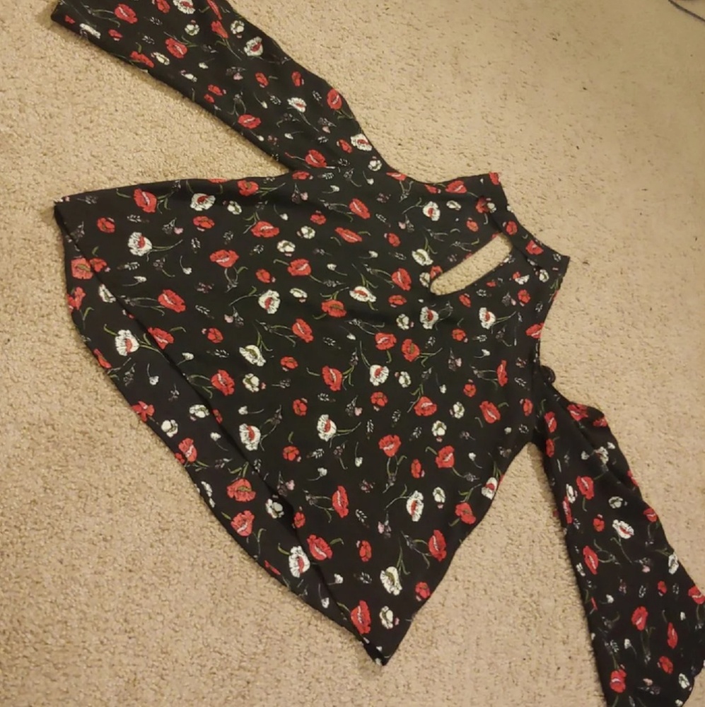 Cute choker bell sleeveShirt